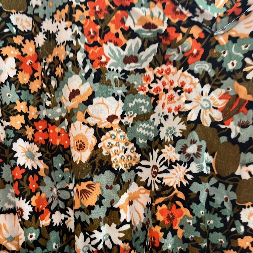 Pretty floral maxi dress. Sz L no tags